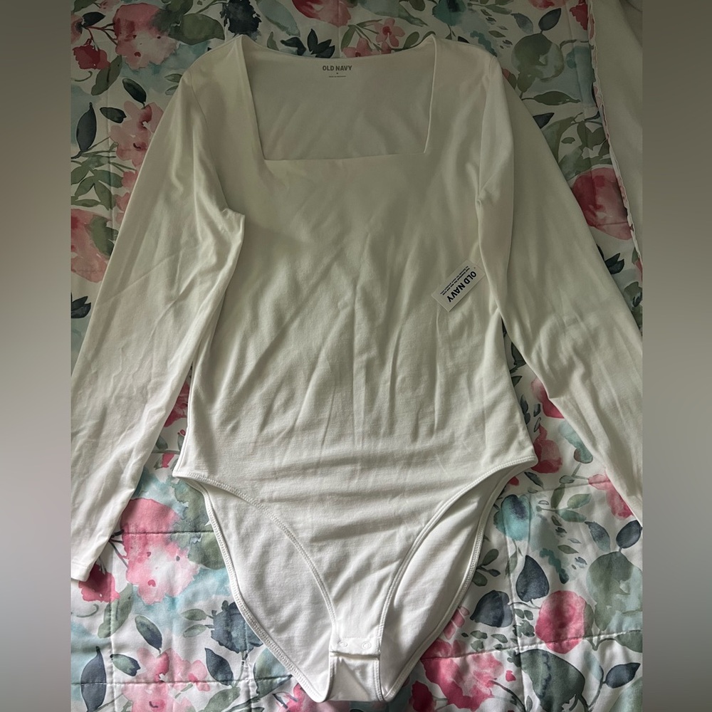Old Navy White Long Sleeve Body Suit (BRAND NEW)